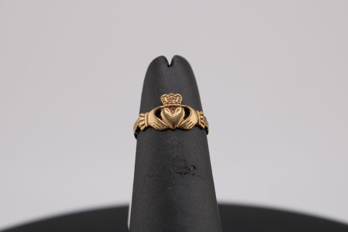 9k Yellow Gold Claddagh Ring.