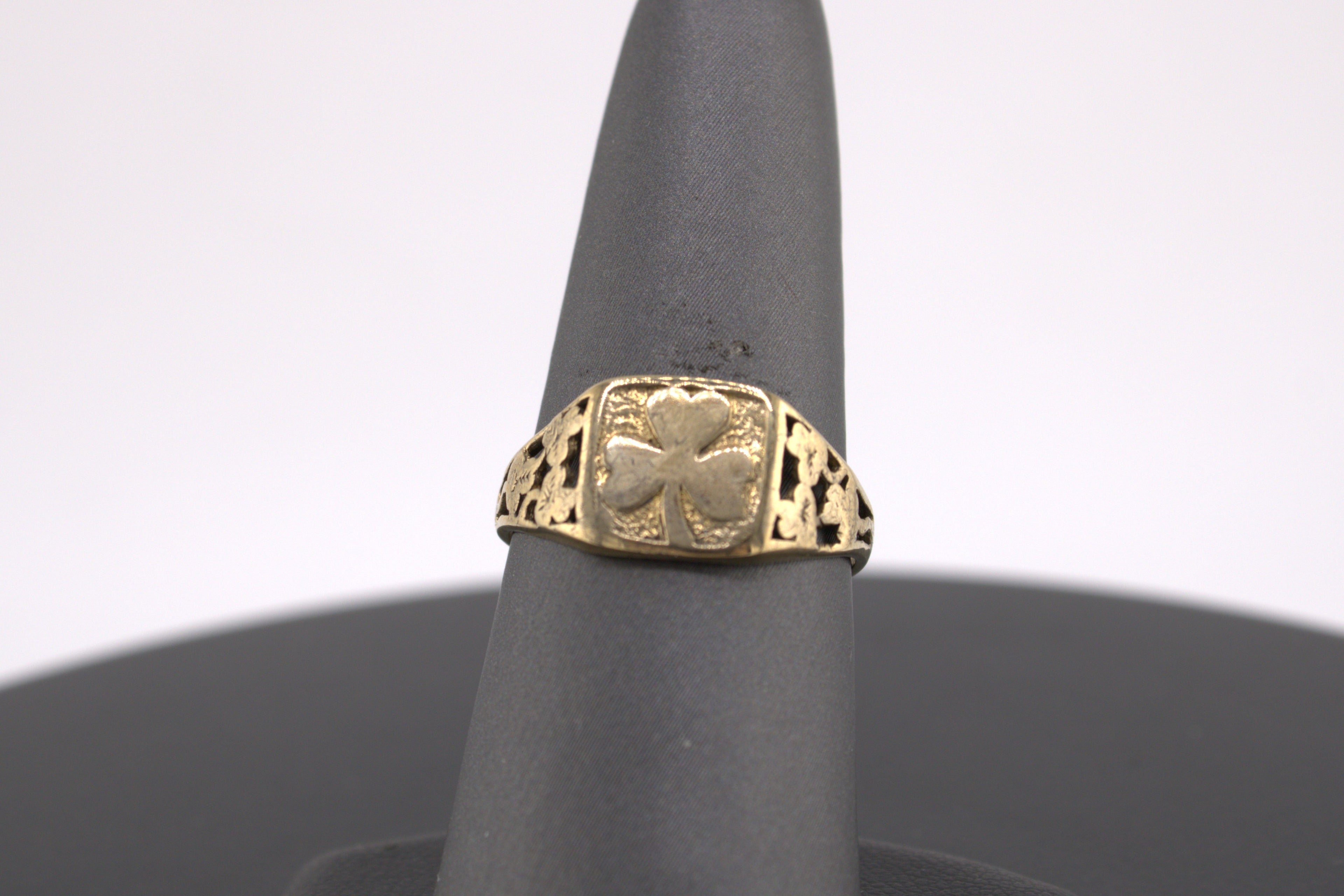 9kt Yellow Gold Shamrock Ring