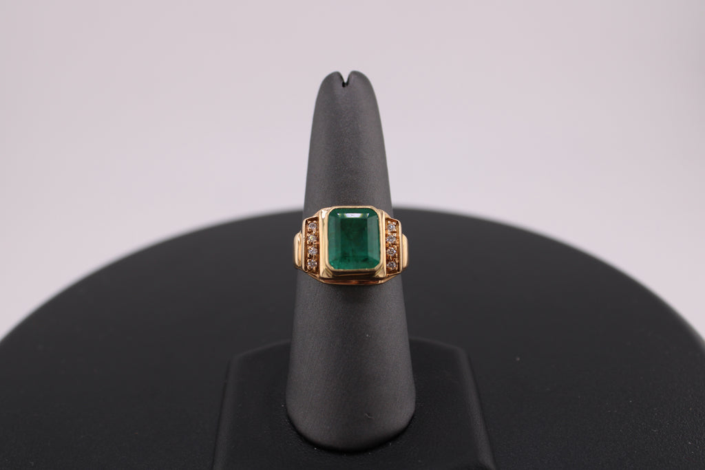 14K Yellow Gold Ring with Natural Emerald and Diamonds