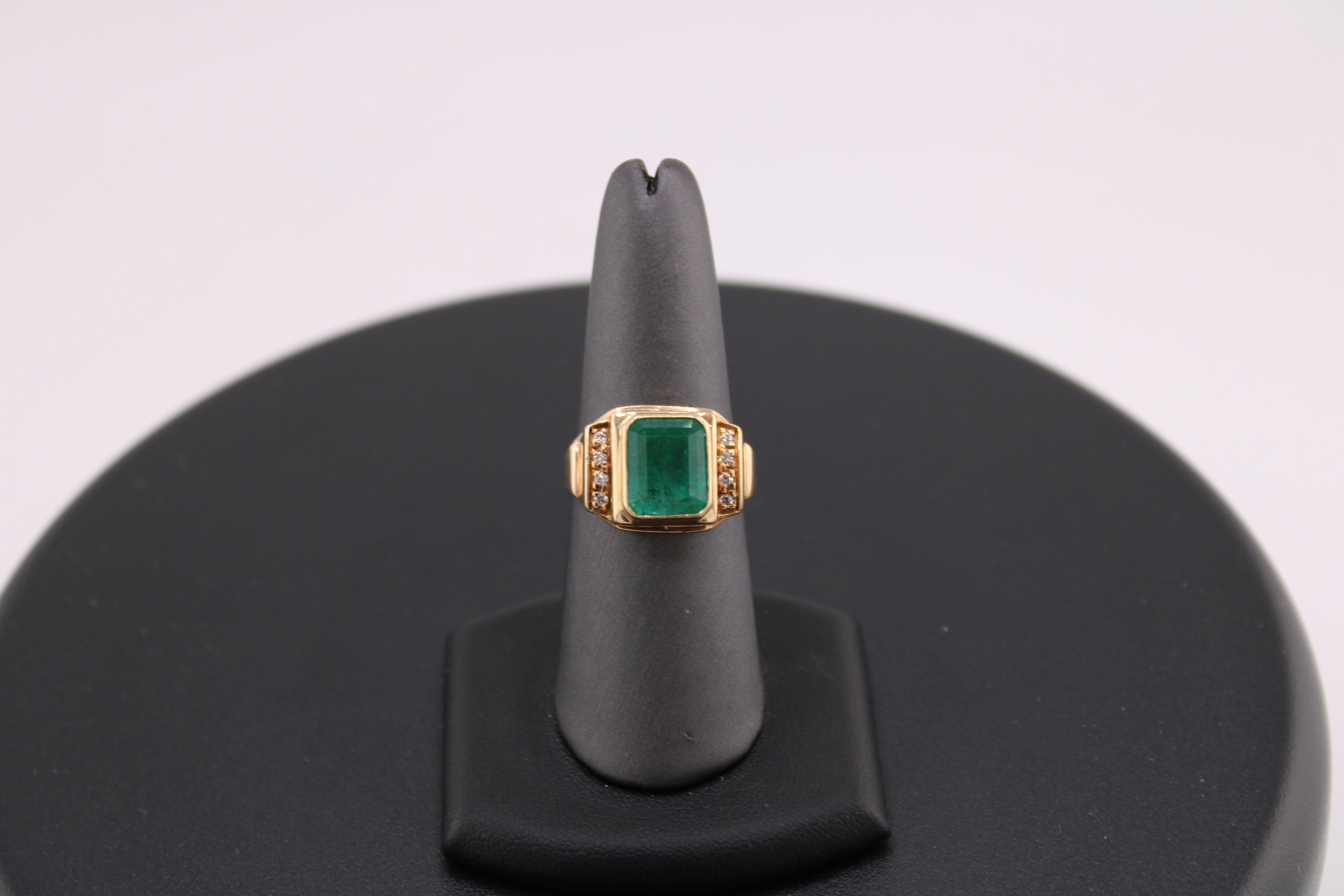 14K Yellow Gold Ring with Natural Emerald and Diamonds