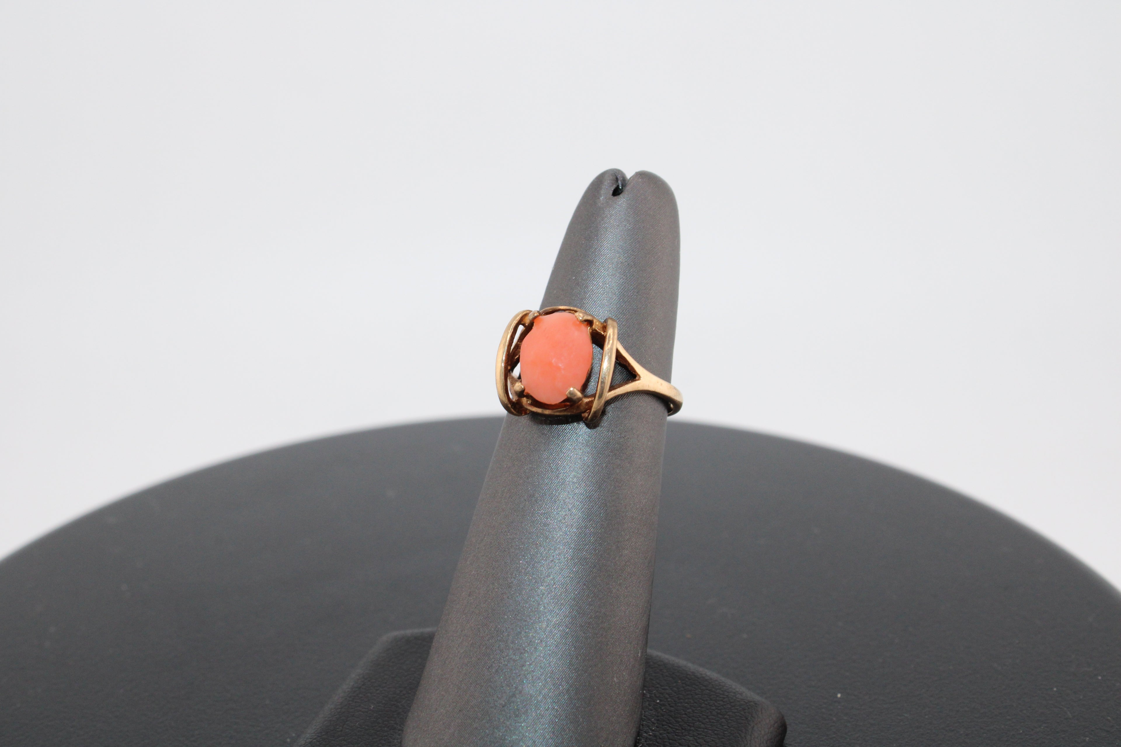 10K Yellow Gold Pink Coral Fashion Ring