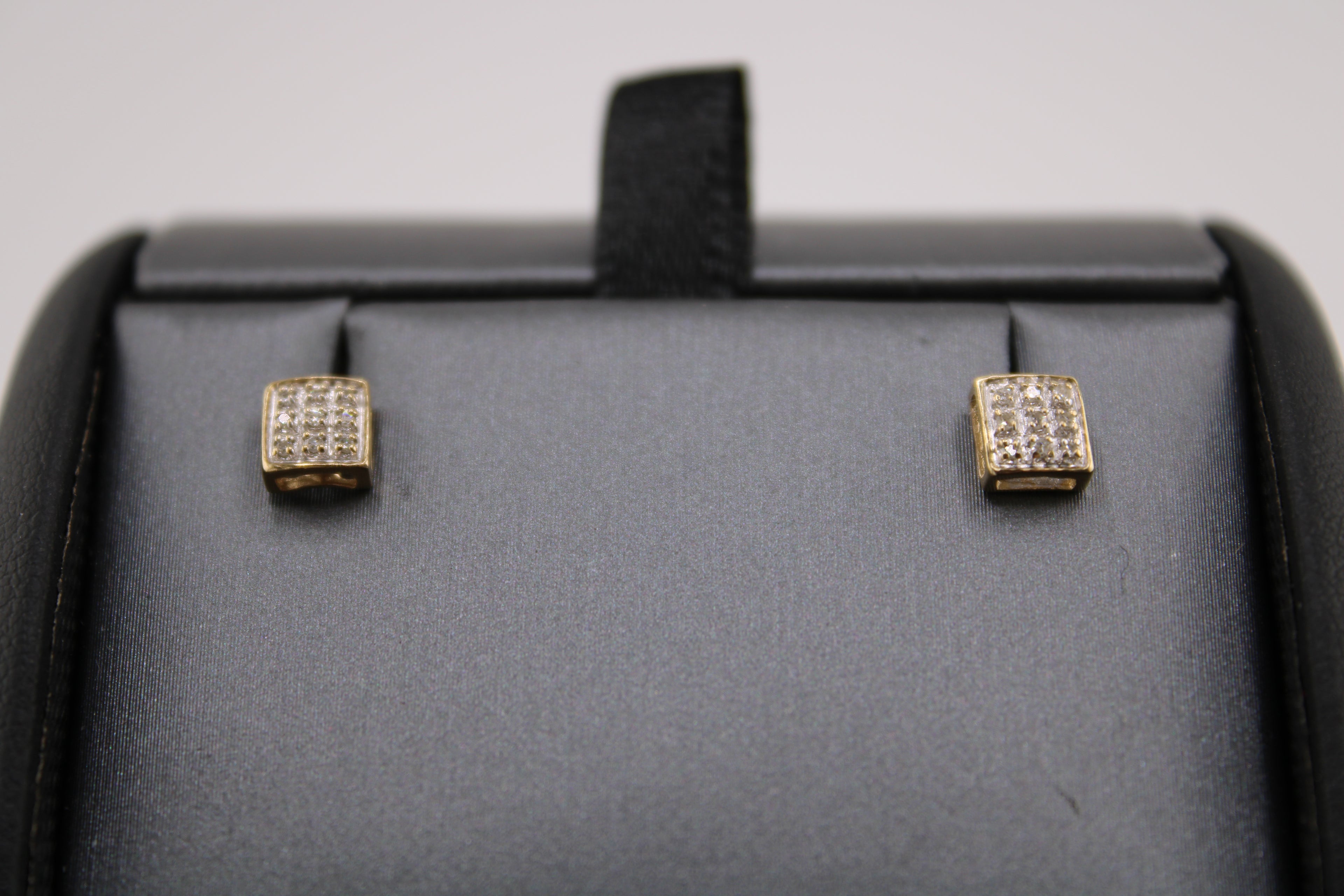 14k Yellow Gold Natural Diamond Screwback Earrings