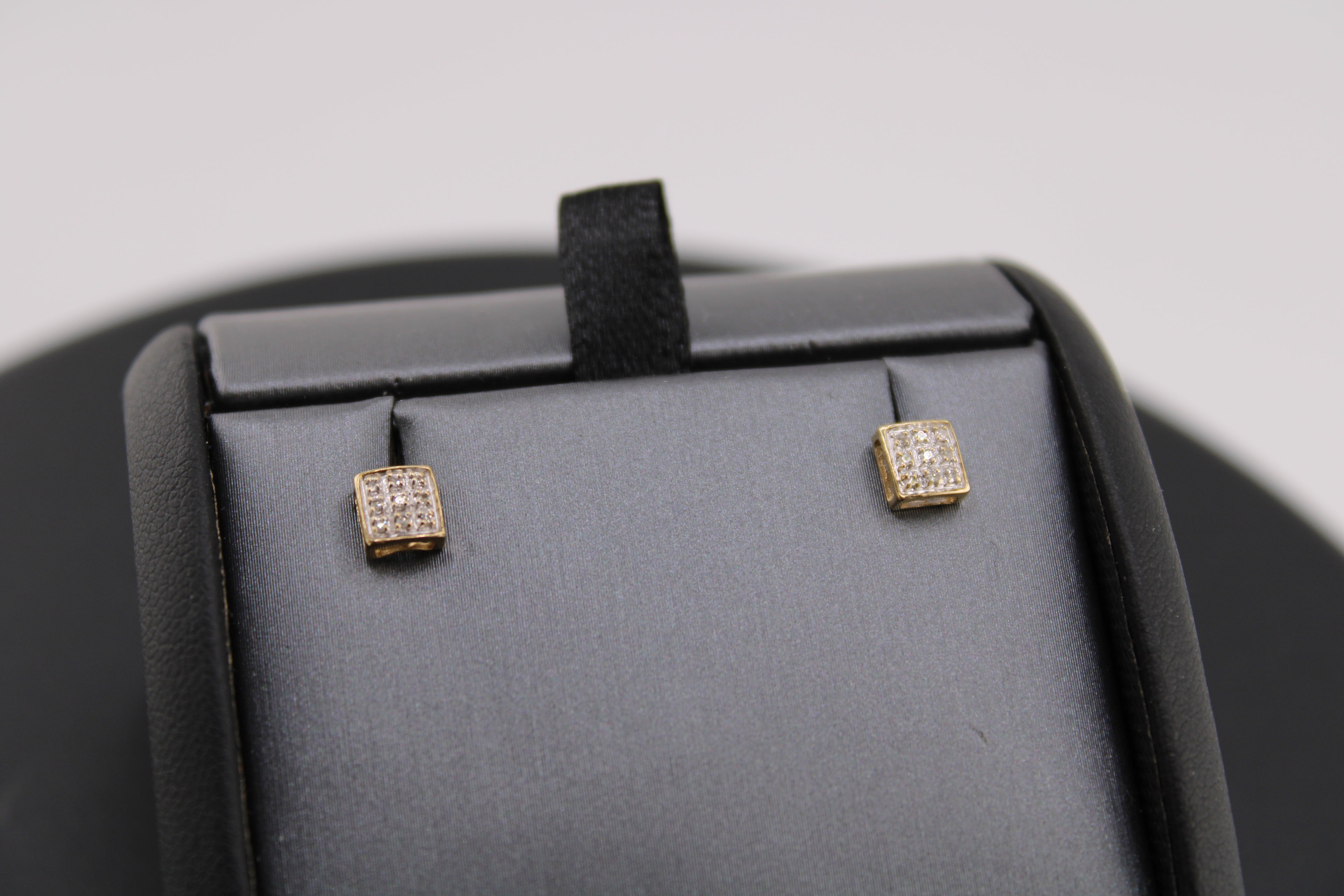 14k Yellow Gold Natural Diamond Screwback Earrings