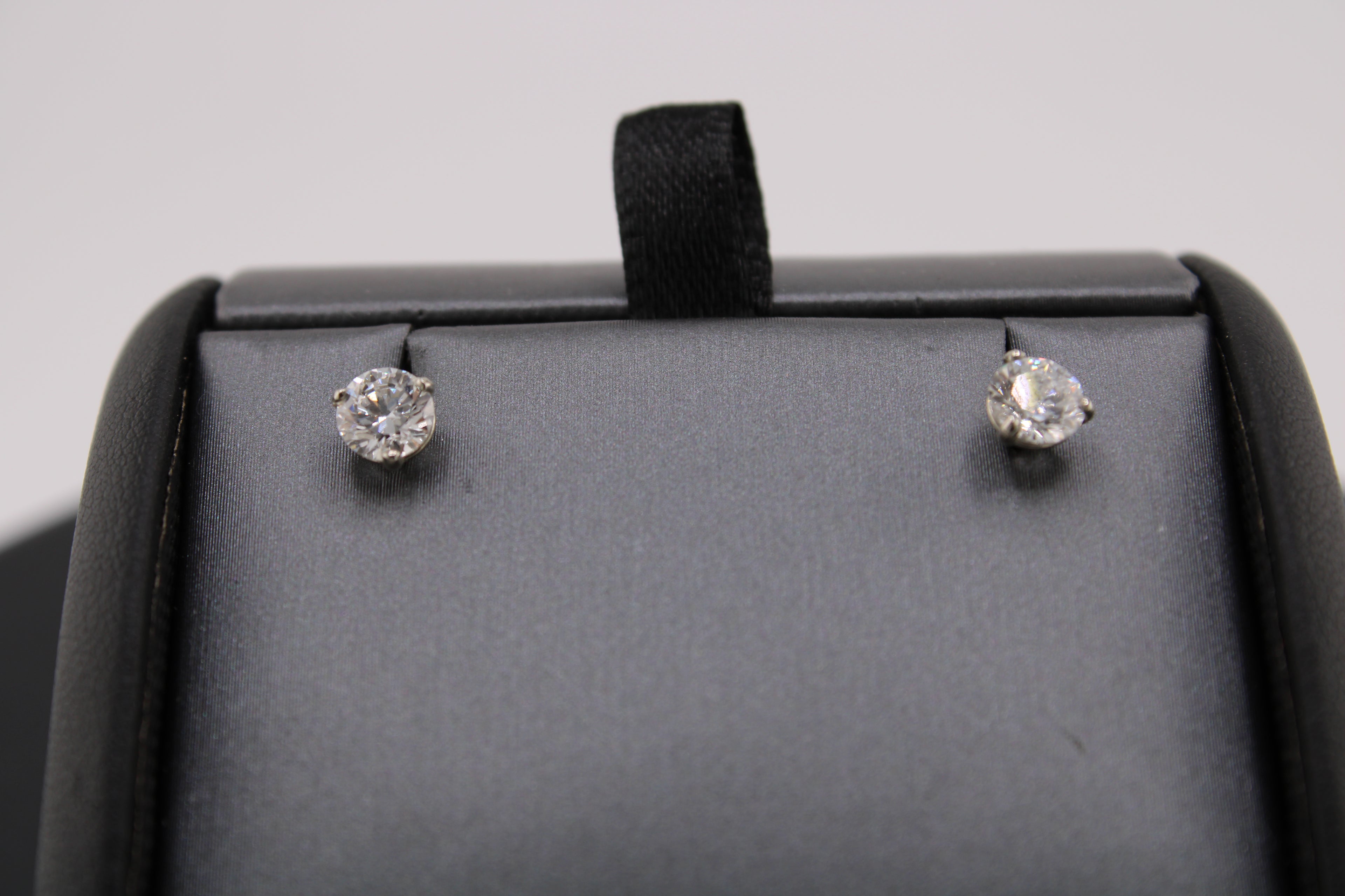 14k White Gold Gold Natural Diamond Stud Earrings