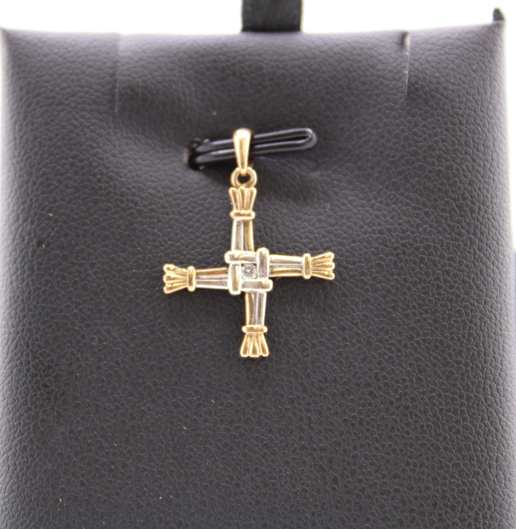14k Yellow gold and natural diamond pendant.