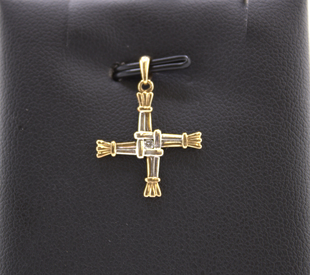 14k Yellow gold and natural diamond pendant.