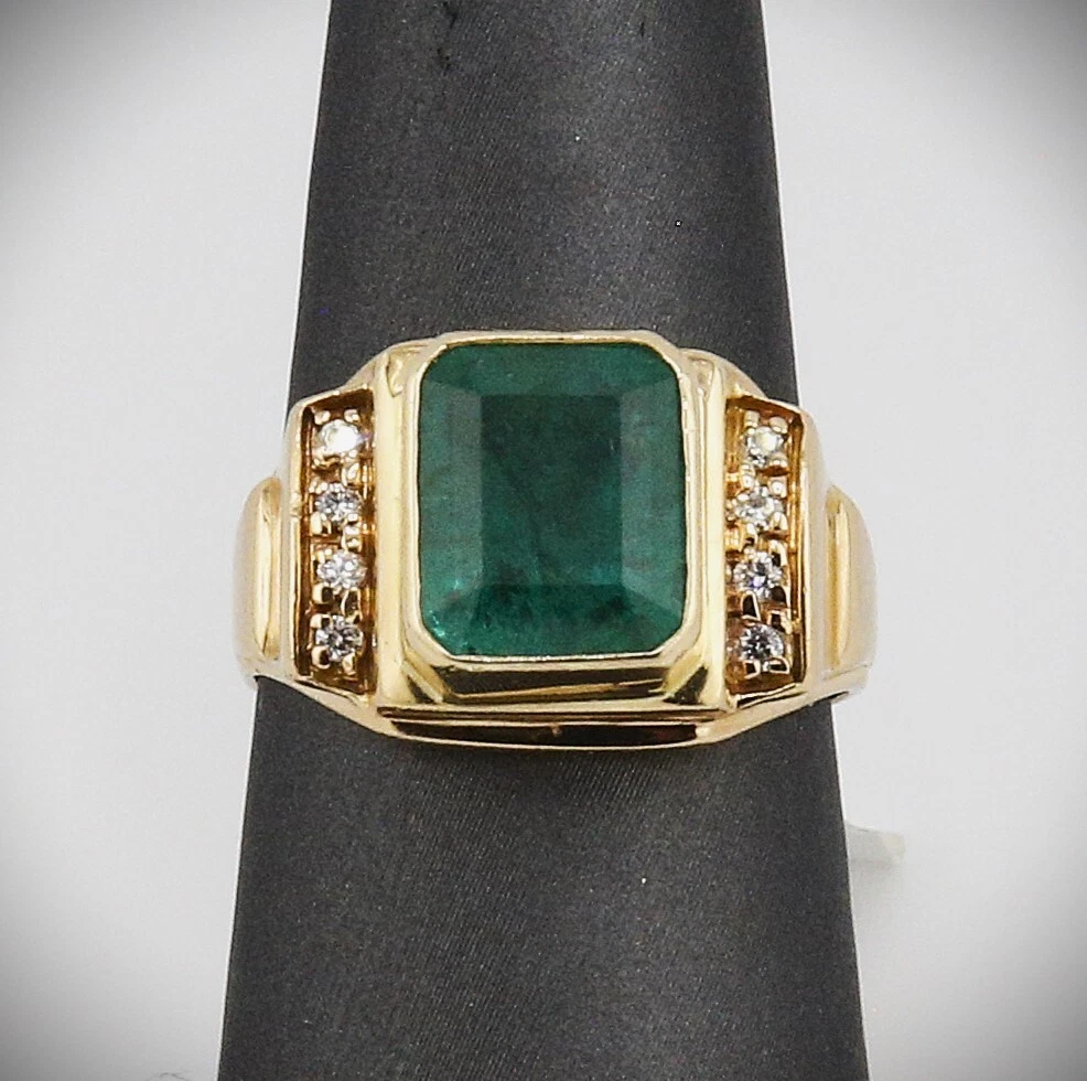 14K Yellow Gold Ring with Natural Emerald and Diamonds