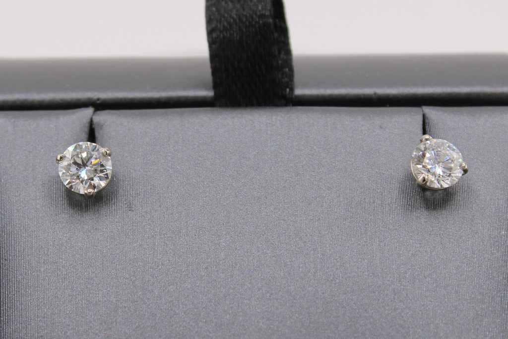 14k White Gold Gold Natural Diamond Stud Earrings