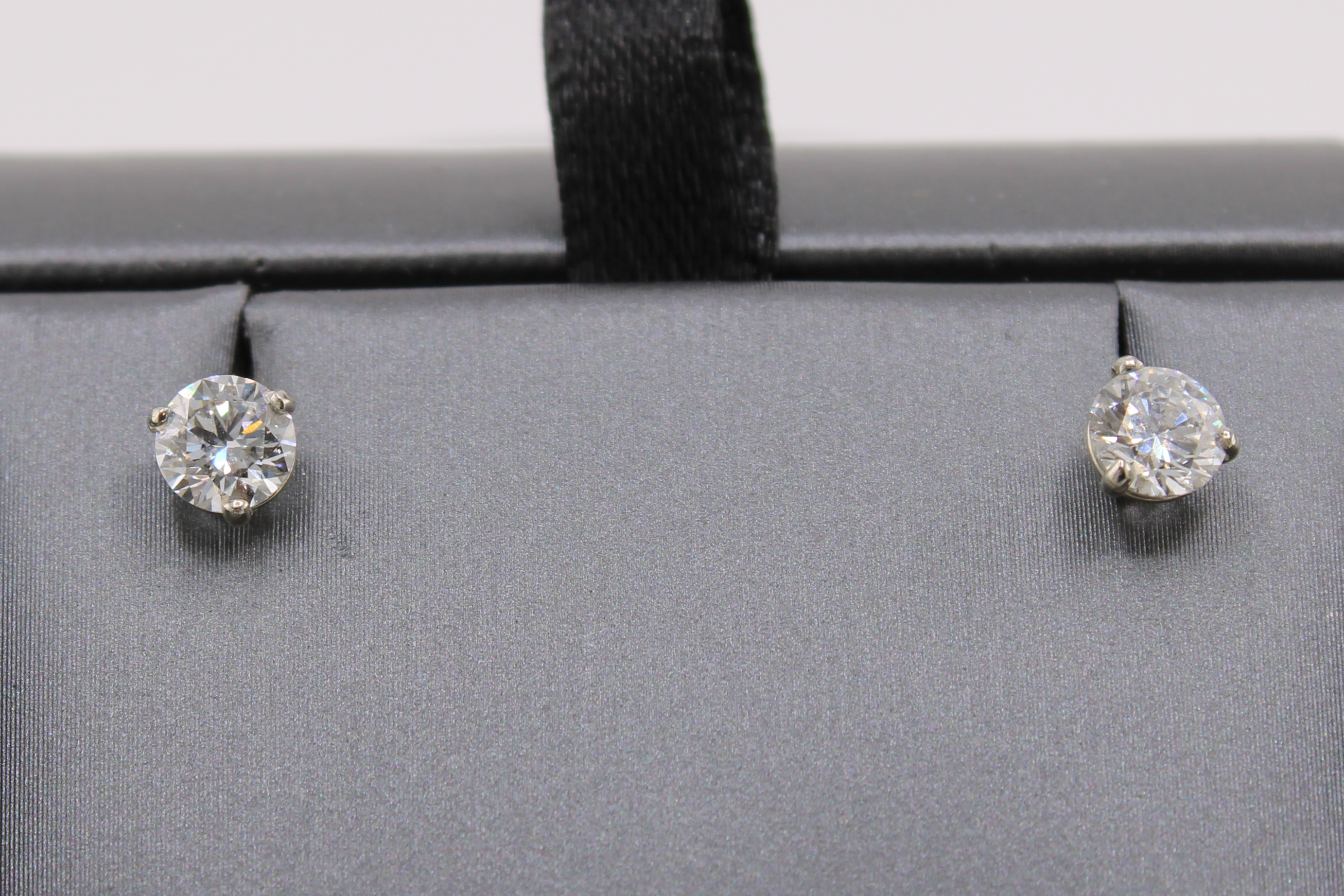 14k White Gold Gold Natural Diamond Stud Earrings