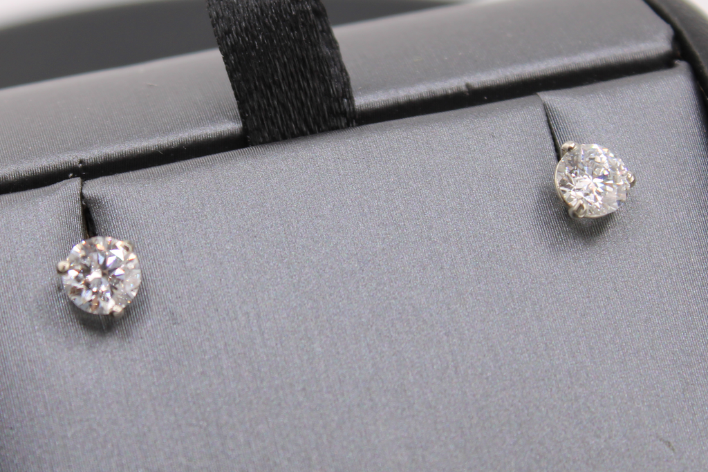 14k White Gold Gold Natural Diamond Stud Earrings