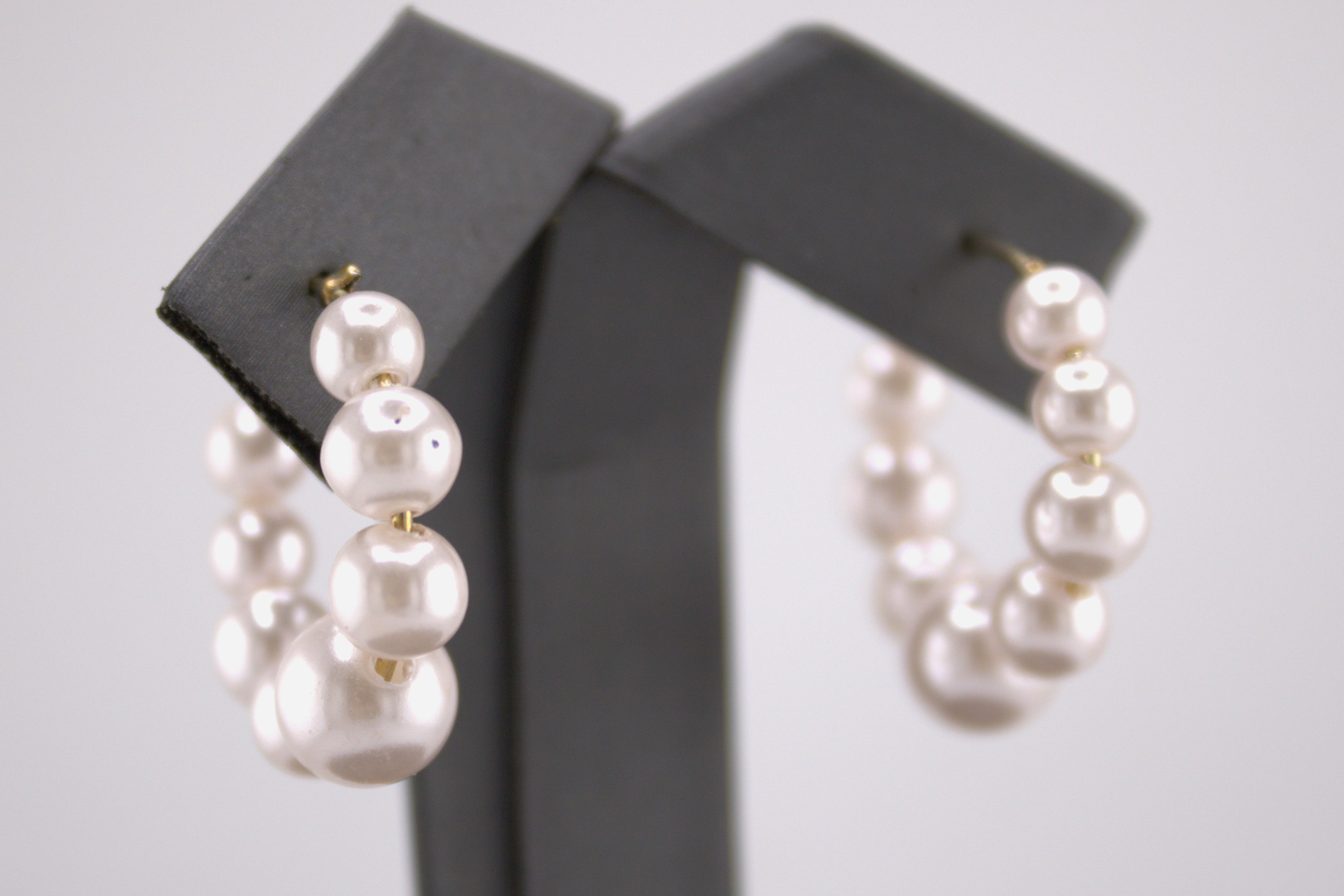 14kt Yellow Gold Natural Pearl Hoop Earrings
