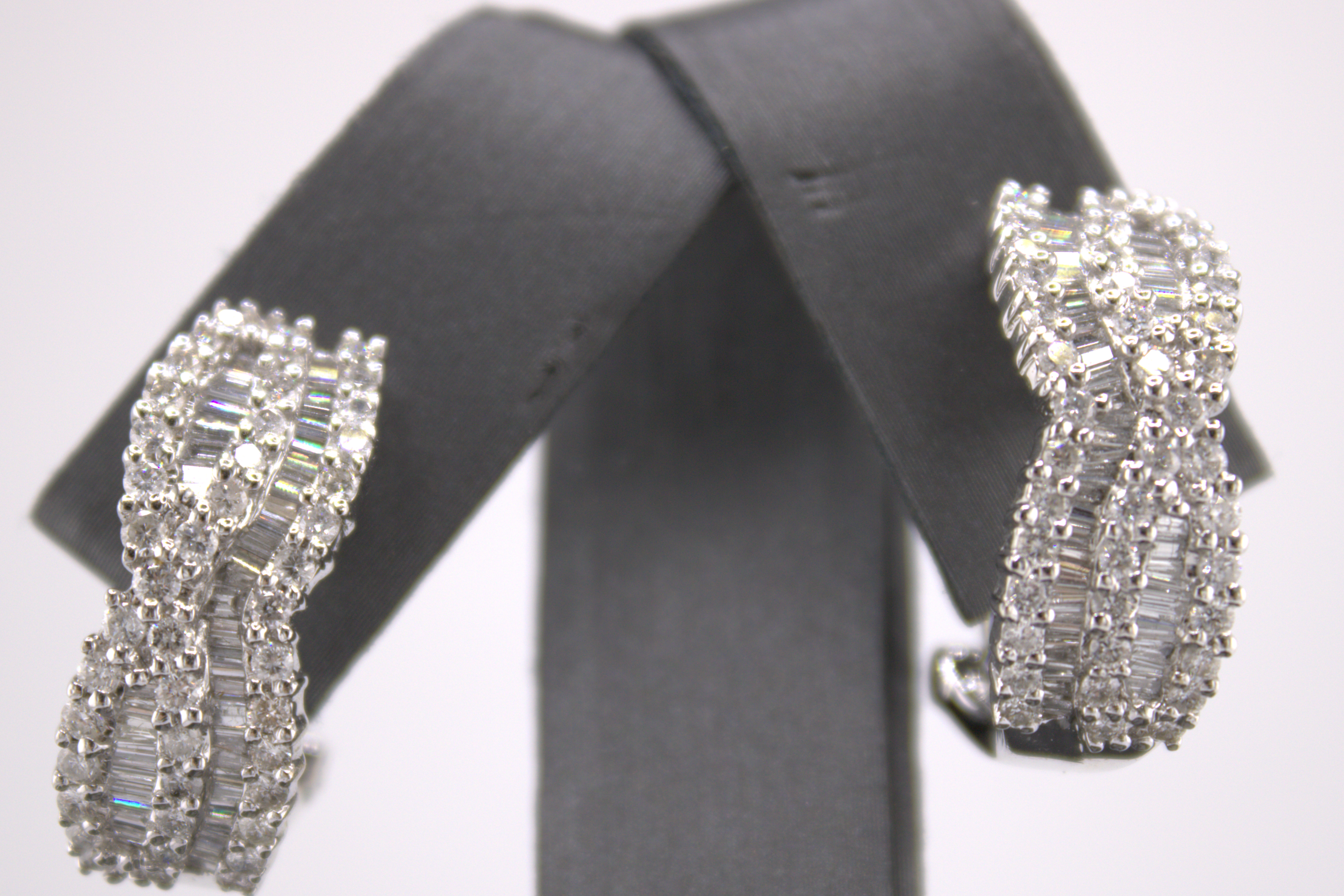 18k White Gold Natural Diamond Earrings