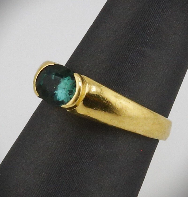Singed Soloman 18K Gold Ring with Natural AAA Emerald