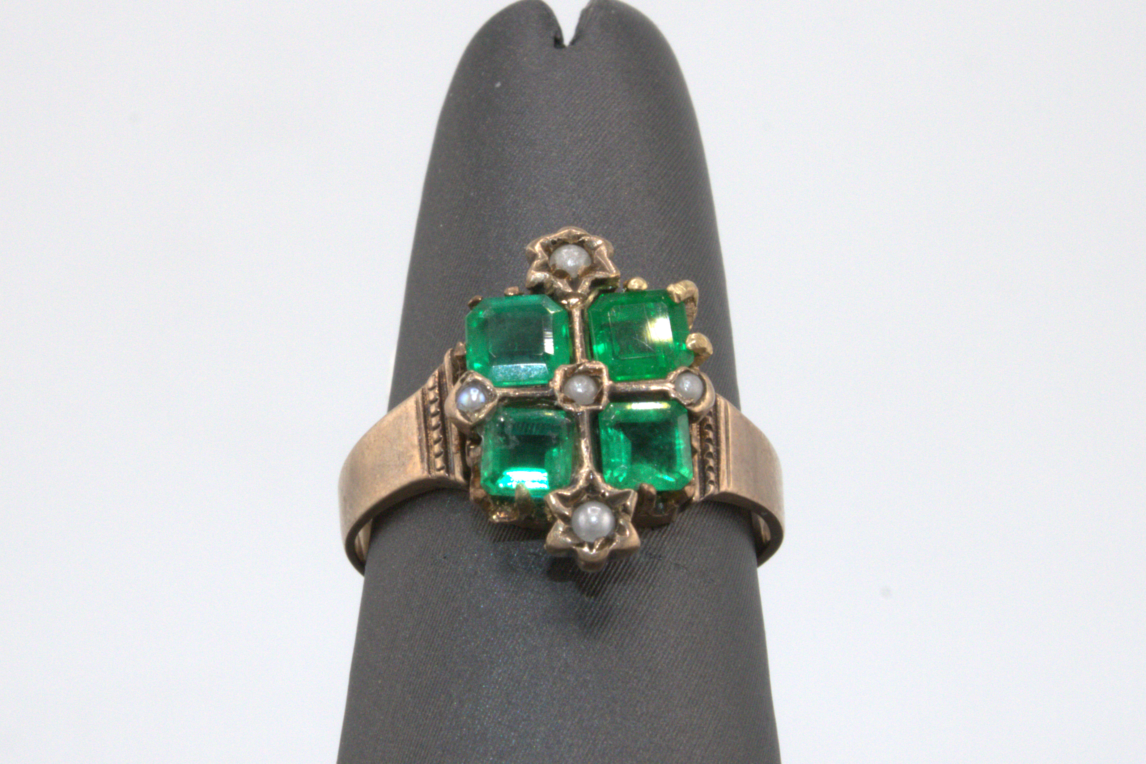 10k Yellow Gold Natural Emerald and Pearl Ring