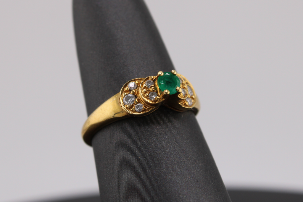 18k Yellow Gold Natural Emerald and Diamond Ring