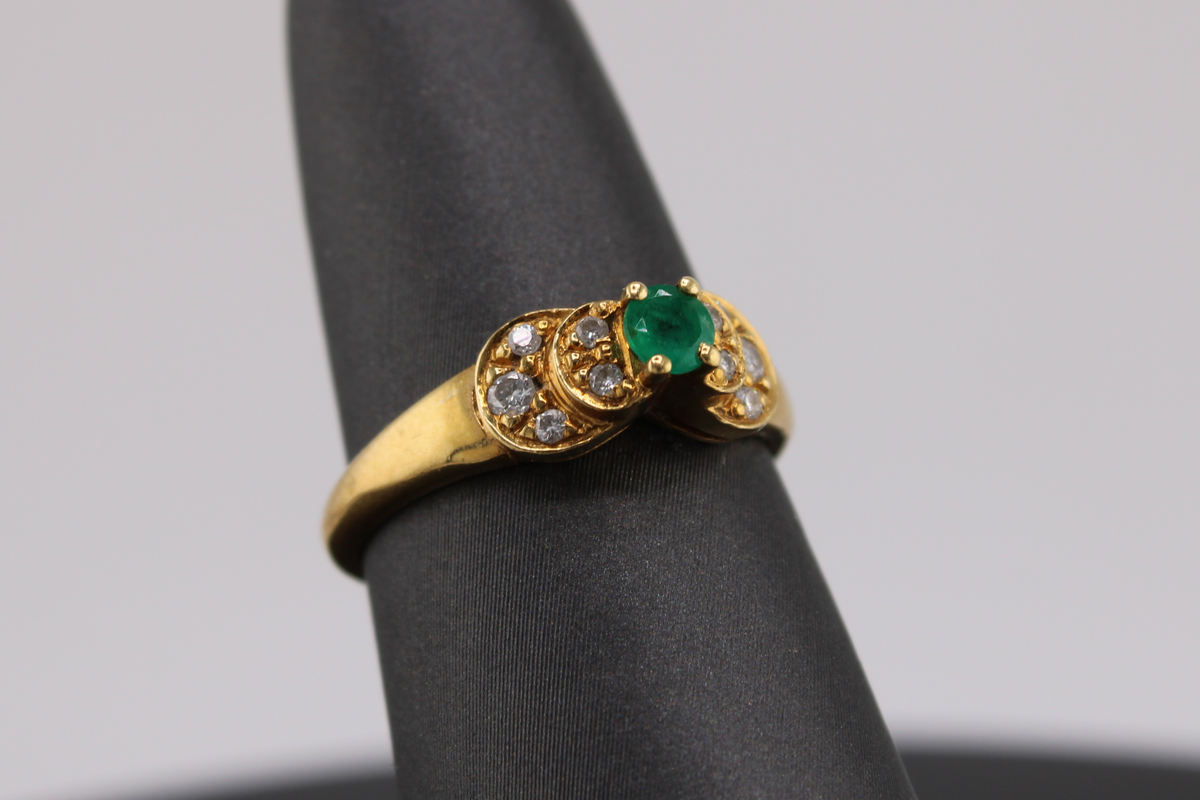 18k Yellow Gold Natural Emerald and Diamond Ring
