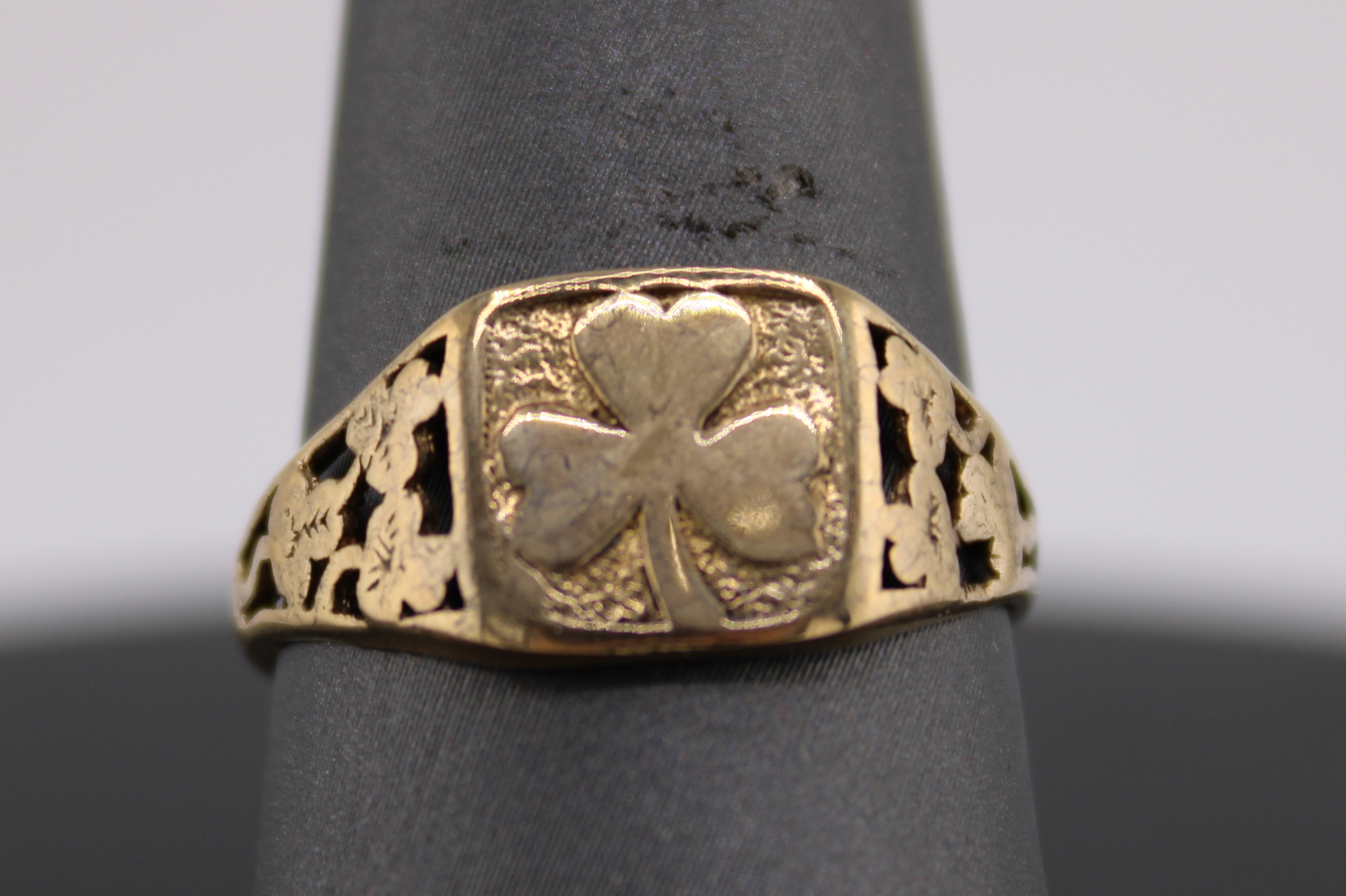 9kt Yellow Gold Shamrock Ring