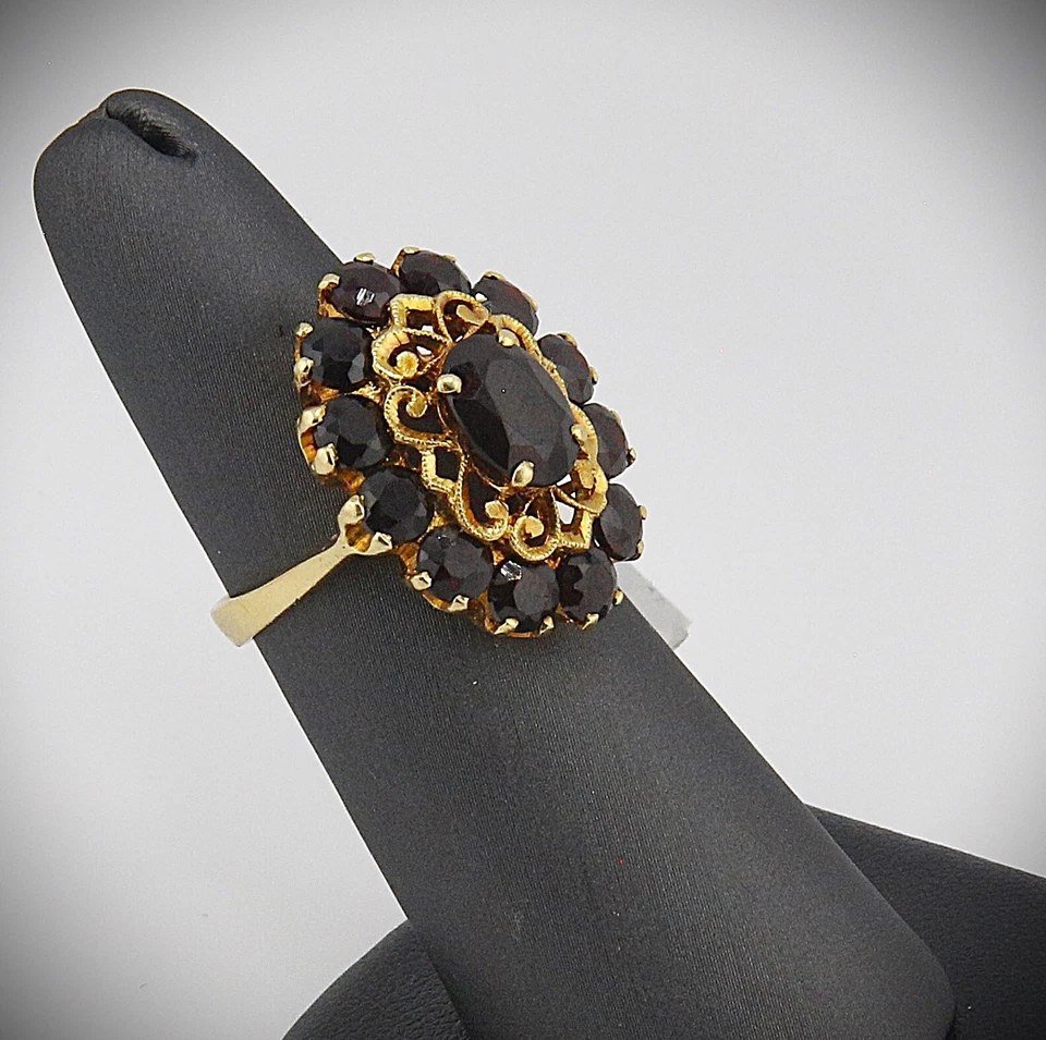 18K Yellow Gold ring with Natural Deep Red Garnets