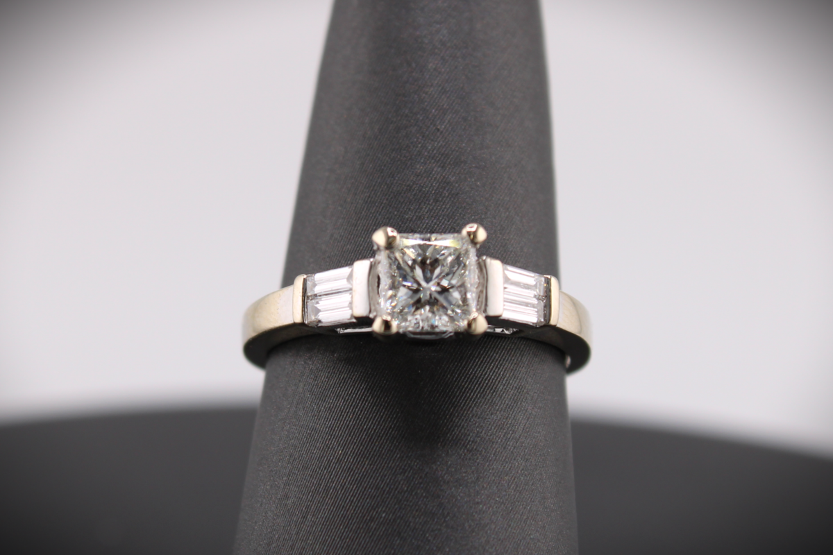 18k White Gold Natural Diamond Engagement Ring